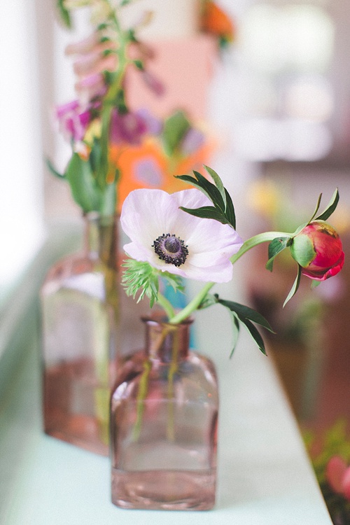 Colorful and creative wedding styled shoot at Upper Shirley Vineyards in Virginia with eclectic and vintage furniture rentals by Paisley and Jade 