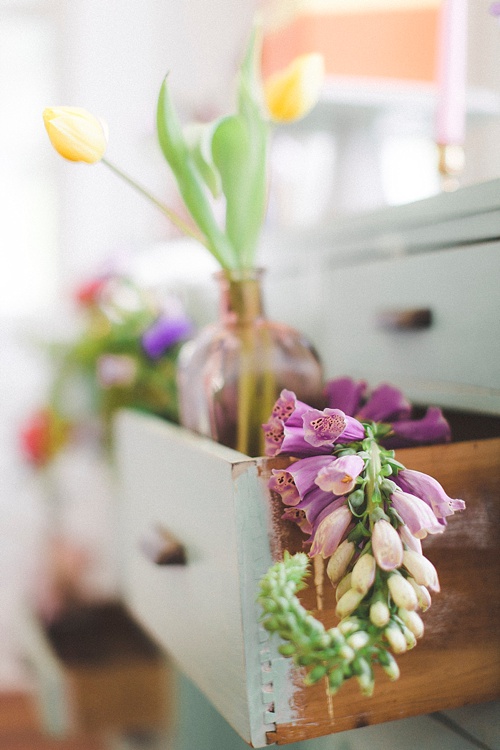 Colorful and creative wedding styled shoot at Upper Shirley Vineyards in Virginia with eclectic and vintage furniture rentals by Paisley and Jade 