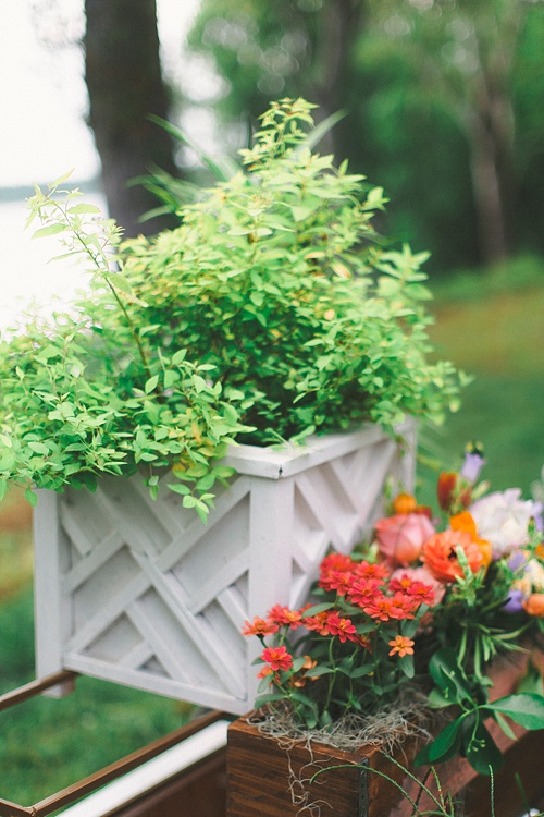 Colorful and creative wedding styled shoot at Upper Shirley Vineyards in Virginia with eclectic and vintage furniture rentals by Paisley and Jade 