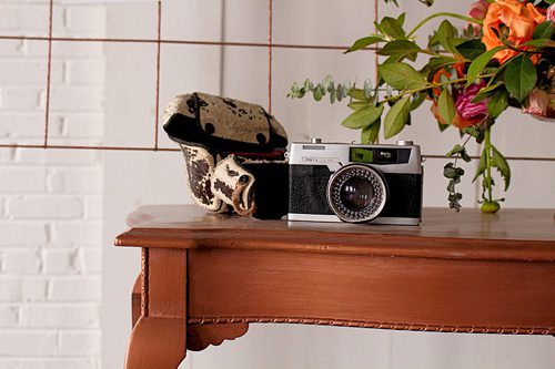Modern metallic photo display and seating chart by Paisley and Jade