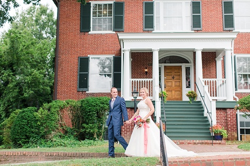 Gorgeous outdoor wedding ceremony on the campus of Hampden-Sydney College in Virginia featuring ceremony seating by Paisley & Jade 