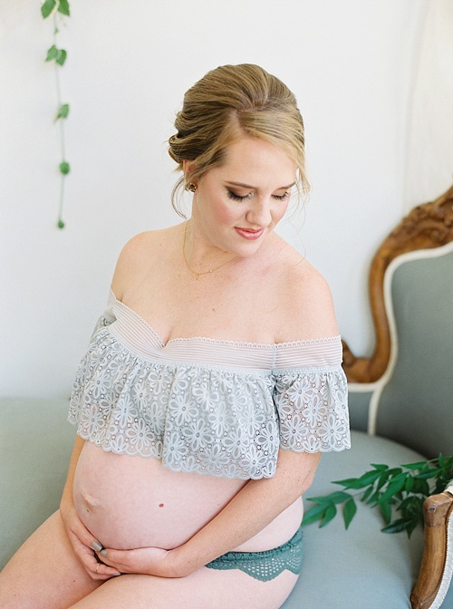 Beautiful Maternity Portraits with Nikki Santerre and Kim Stockwell in Richmond, Virginia with vintage rentals by Paisley & Jade 