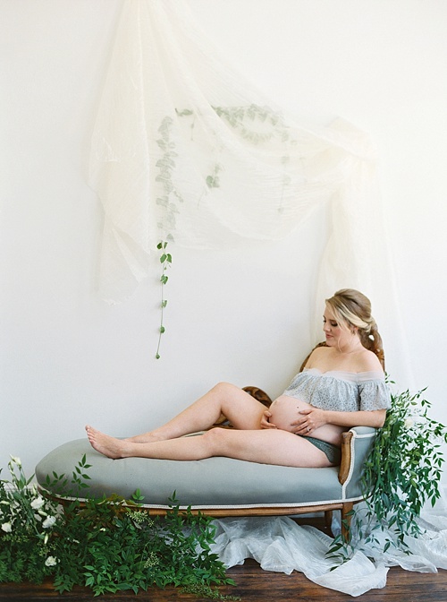 Beautiful Maternity Portraits with Nikki Santerre and Kim Stockwell in Richmond, Virginia with vintage rentals by Paisley & Jade 
