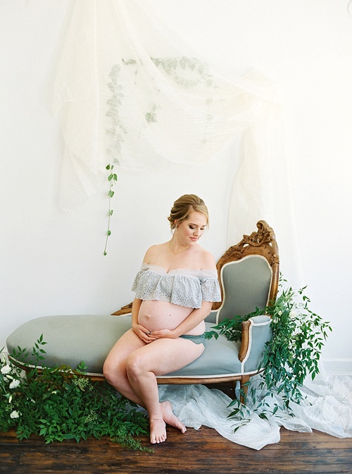 Beautiful Maternity Portraits with Nikki Santerre and Kim Stockwell in Richmond, Virginia with vintage rentals by Paisley & Jade 