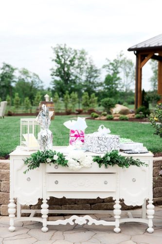 Kentucky Derby inspired real wedding in Virginia with specialty and vintage rentals by Paisley and Jade