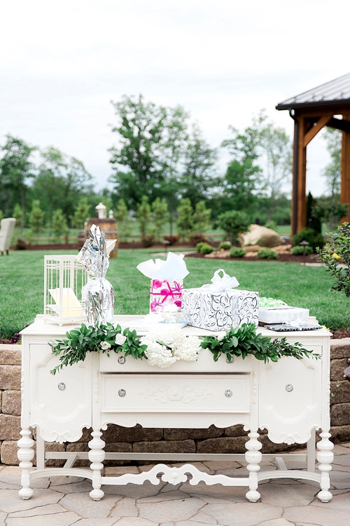 Kentucky Derby inspired real wedding in Virginia with specialty and vintage rentals by Paisley and Jade 