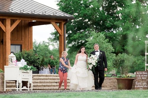 Kentucky Derby inspired real wedding in Virginia with specialty and vintage rentals by Paisley and Jade