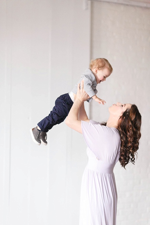 Cute and charming family holiday photos with studio space and specialty rentals provided by Paisley & Jade 