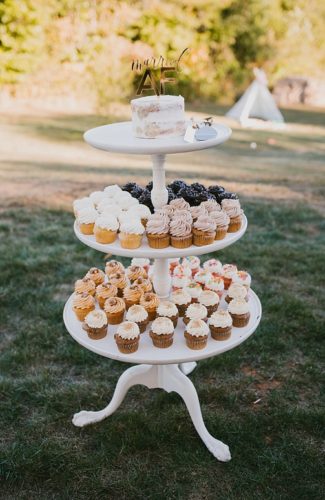 Simple and modern outdoor wedding with specialty and vintage rentals by Paisley & Jade 