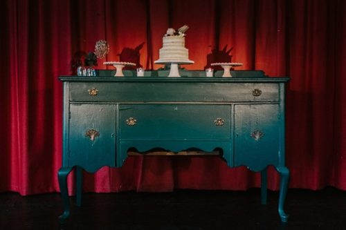 Modern and minimal wedding inspiration styled shoot in Richmond, Virginia with specialty and vintage rentals by Paisley & Jade 