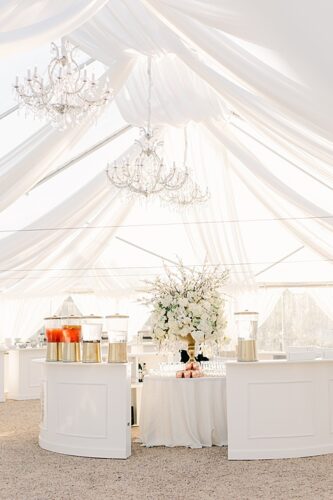 Neutral & Bright Mount Ida Wedding!