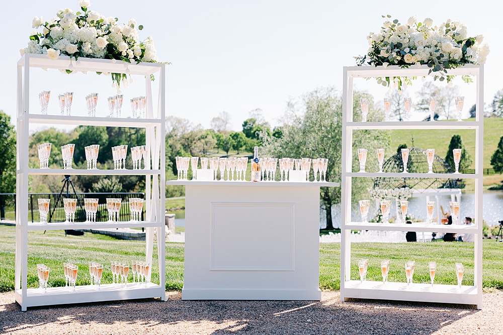 Neutral & Bright Mount Ida Wedding!