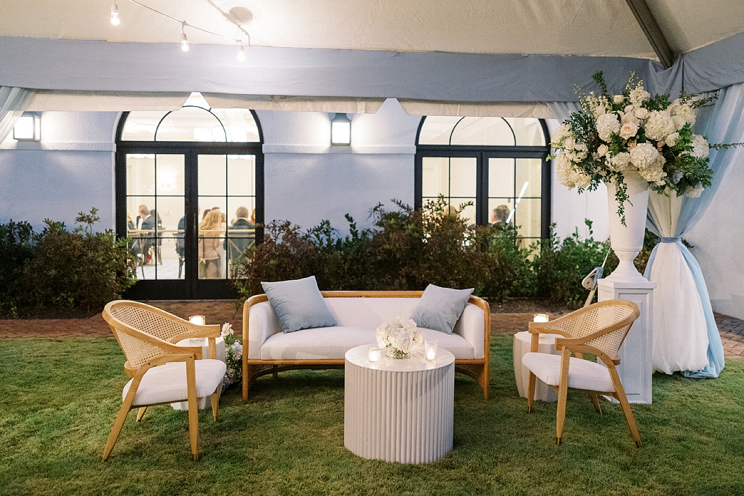 wedding at keswick hall lounge area