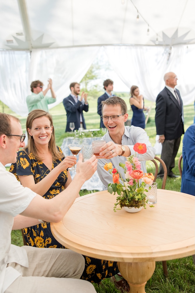 round pedestal tables
