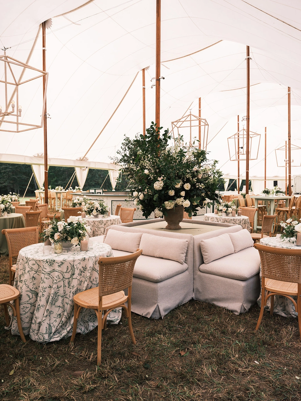 a mixed seating moment pairing the linden bench with the willamette chair for a wedding reception