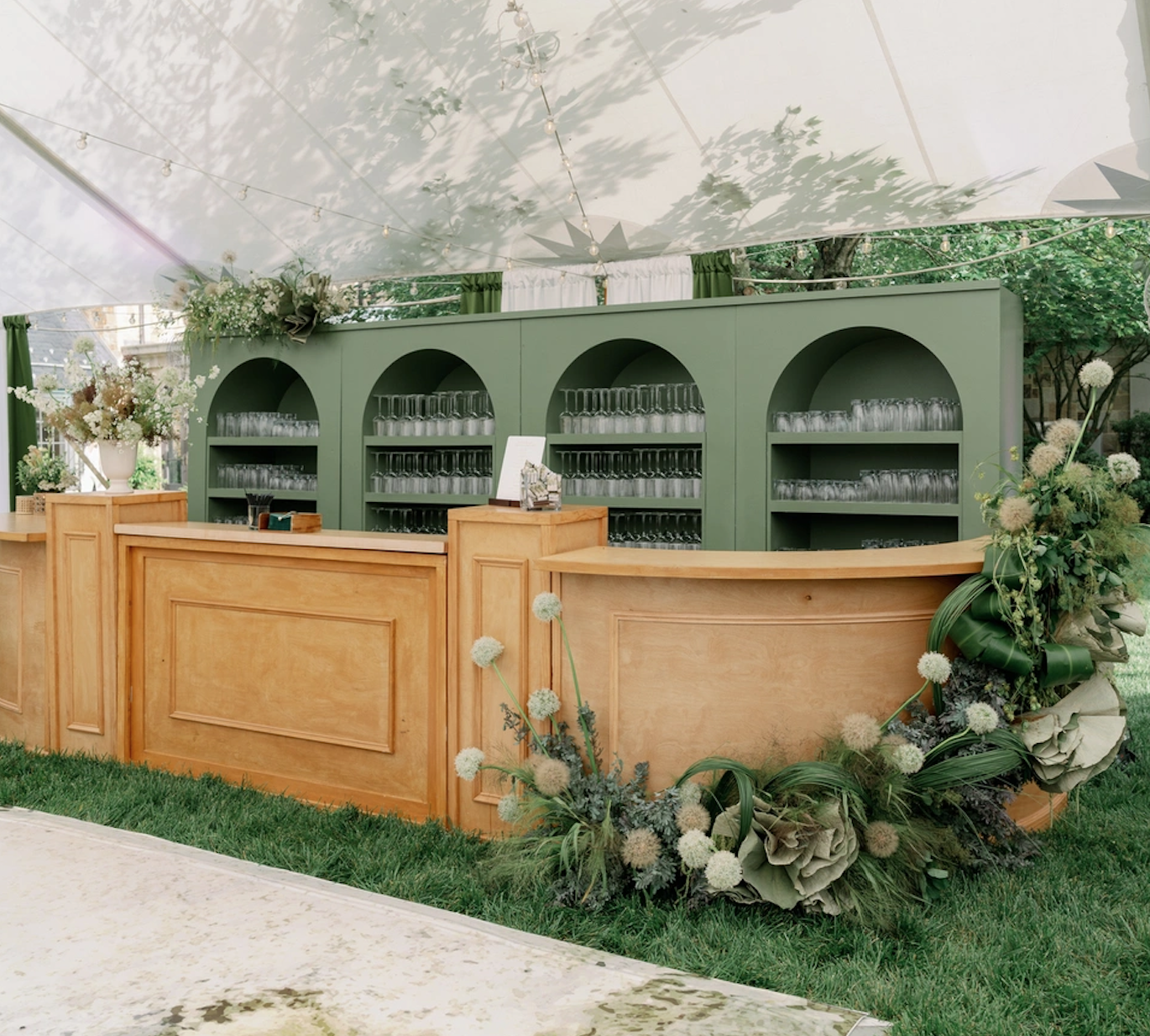 16' inset arch display with shelves