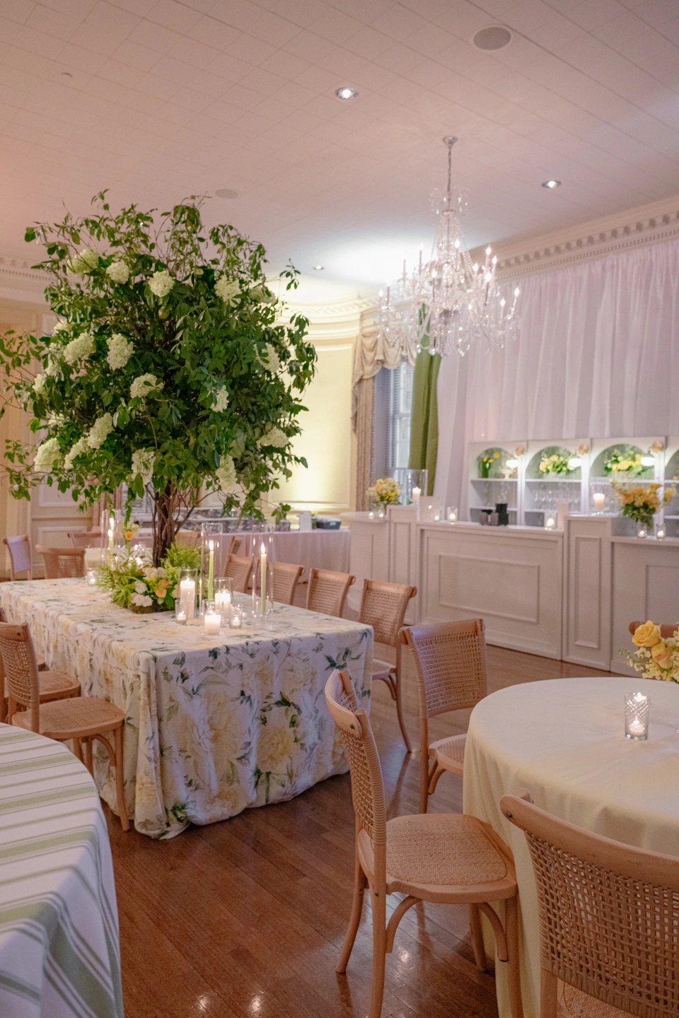 willamette chairs paired with large scale centerpieces and floral linens