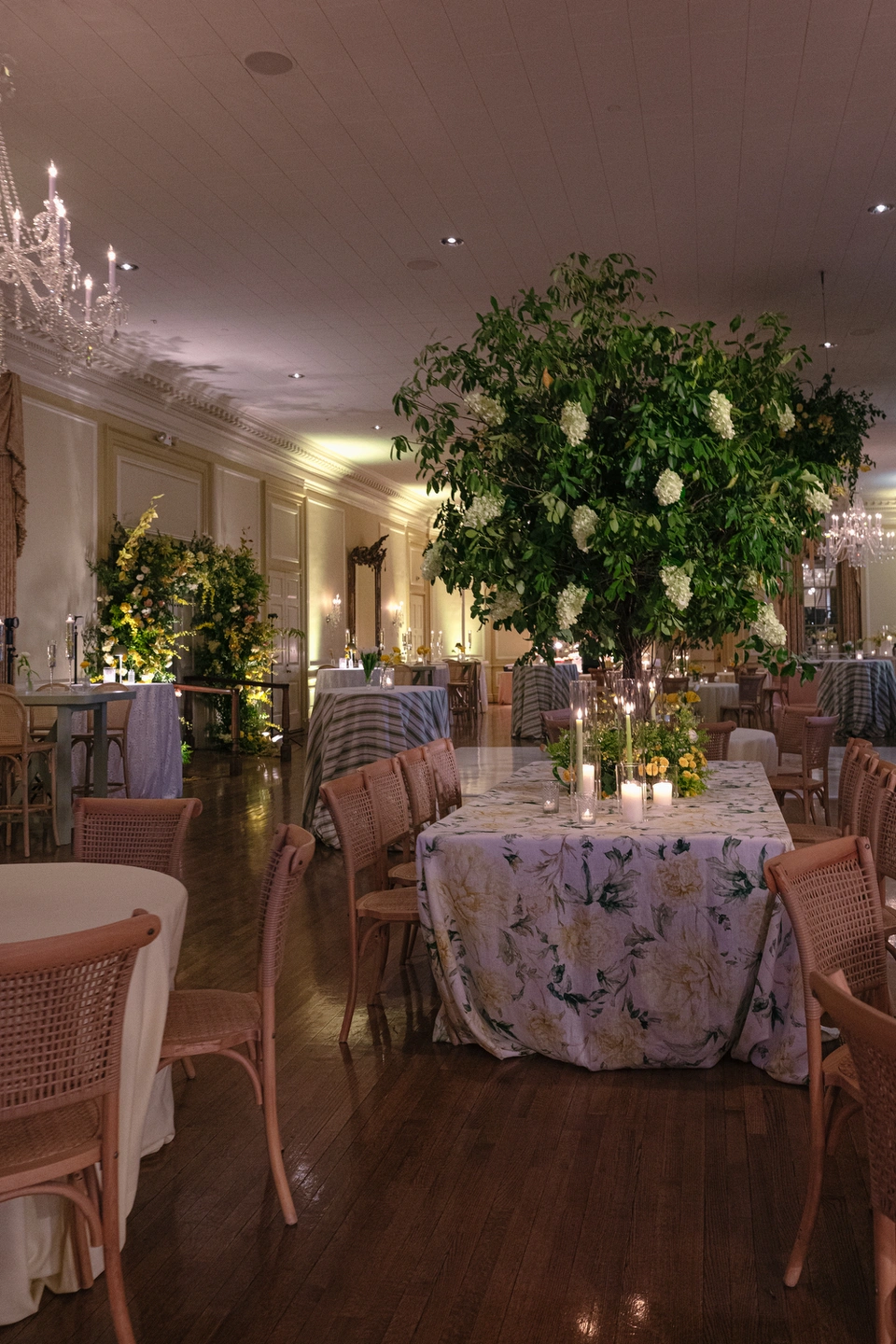 willamette chairs paired with large scale centerpieces and floral linens