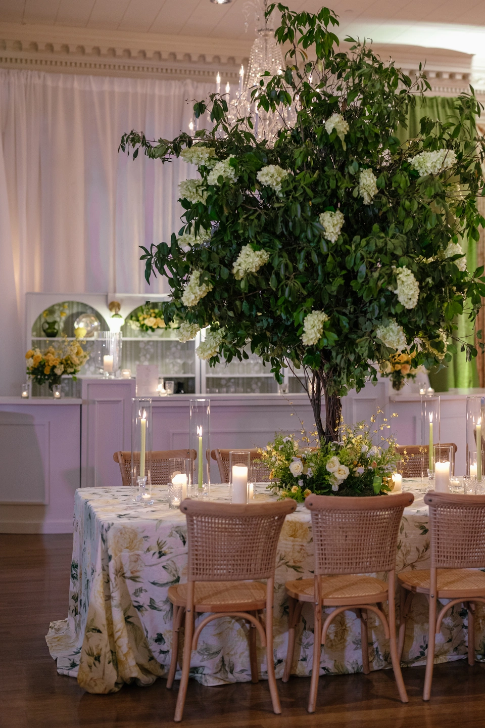 double white estate bar with estate columns