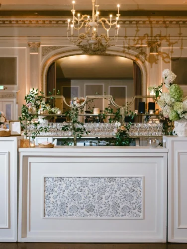 bar with wallpaper